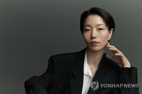 김신록, 연극 '살아있는 자를 수선하기'에 세 시즌 연속 출연