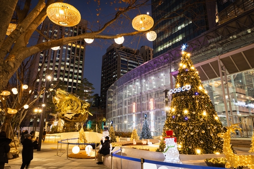 포스코그룹, 강남 포스코센터에 대형 트리·경관조명 밝혀