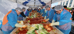 한화에어로, 경남 취약계층에 김장김치 2천500포기 나눔행사