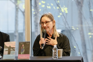 덴마크 작가 나야 마리 아이트 