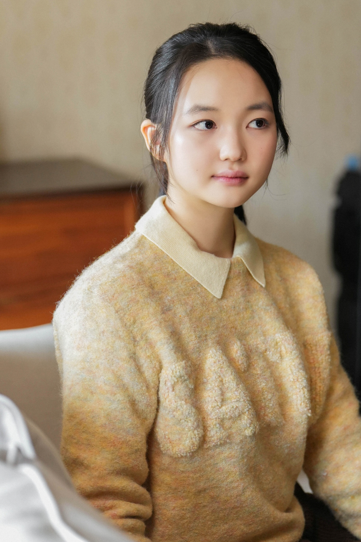 "우리가 알던 '좀비딸' 맞아?" 최유리, 광고 촬영 중에도…사과 같은 …