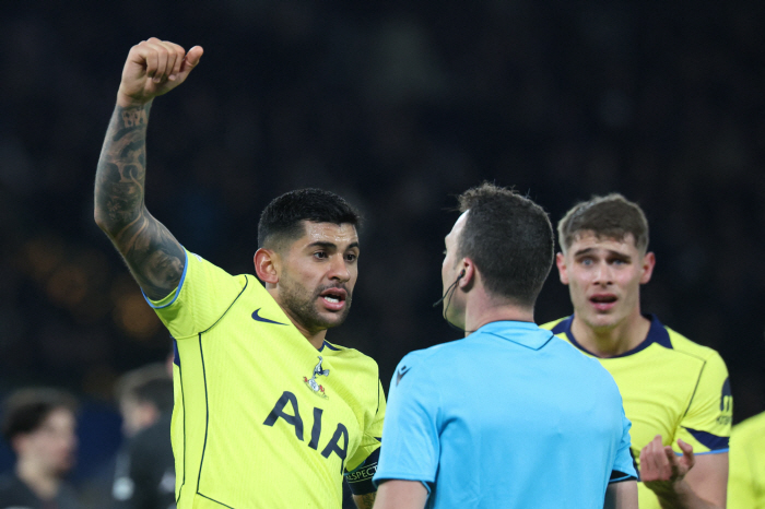 '주장 손흥민 얼마나 위대했던가' 캡틴 후계자, 능력 부족 들통 "영어도 못해, 리더십 제로, 제대로 된 리더 없다" 공개 비판