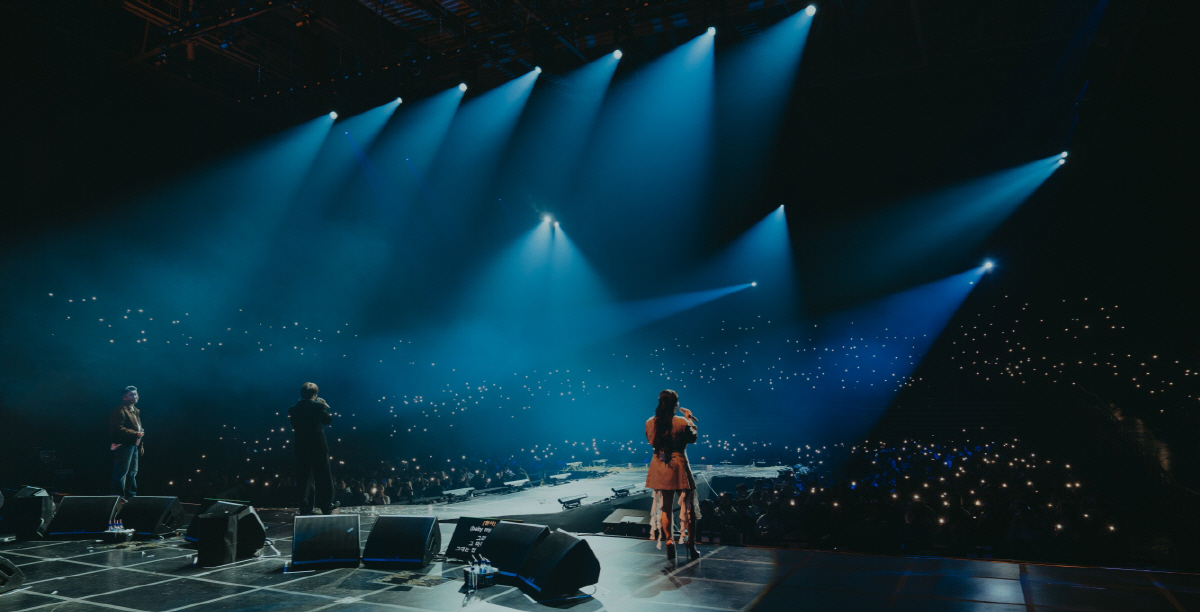 어반자카파, 콘서트 배경이 수지·이도현…서울 공연도 성료