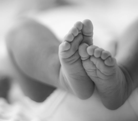 남자친구와 싸운 후 아파트 11층에서 신생아 떨어뜨려…"아이는 무슨 죄?…