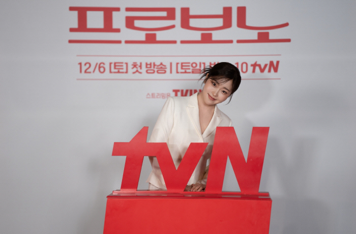 [SC현장] "'사'자 전문 배우"…'프로보노' 정경호, 임윤아→이준호 …