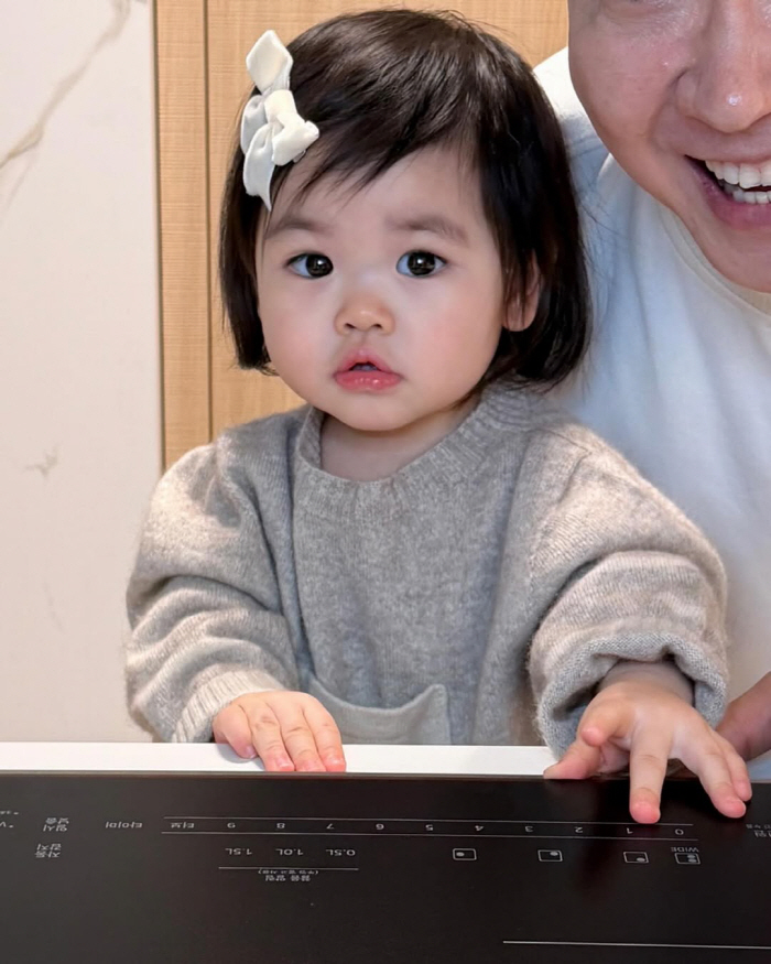 박수홍 딸 재이, 13개월에 광고만 17개...부 쌓고 '내돈내산' 차 뽑았다