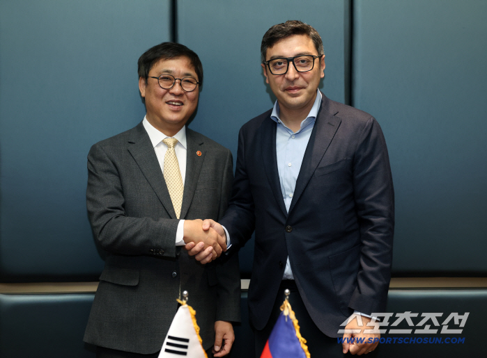 'K-스포츠외교 광폭행보'최휘영 문체부장관"亞최초 부산WADA총회"자부심..."191개국 2000여명-전현직 IOC위원장 동시 참석도 처음,클린스포츠 새 이정표"[부산 WADA총회 현장]