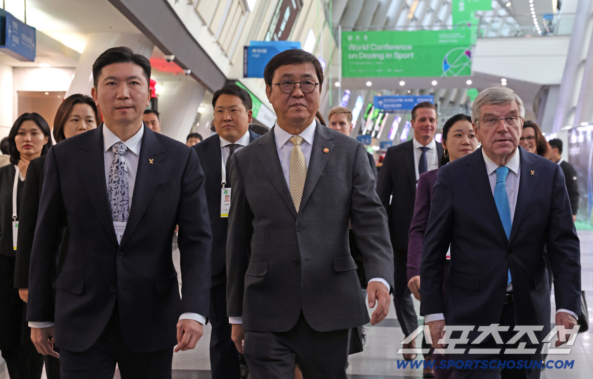 'K-스포츠외교 광폭행보'최휘영 문체부장관"亞최초 부산WADA총회"자부심…