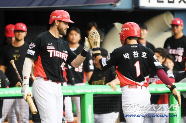 "최형우 단속 최우선" KIA, 김재환 패닉 바이 가능성 있나…1-2-4…