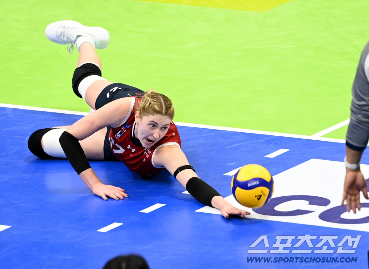 [포토] 카리, 몸을 아끼지 않는 수비