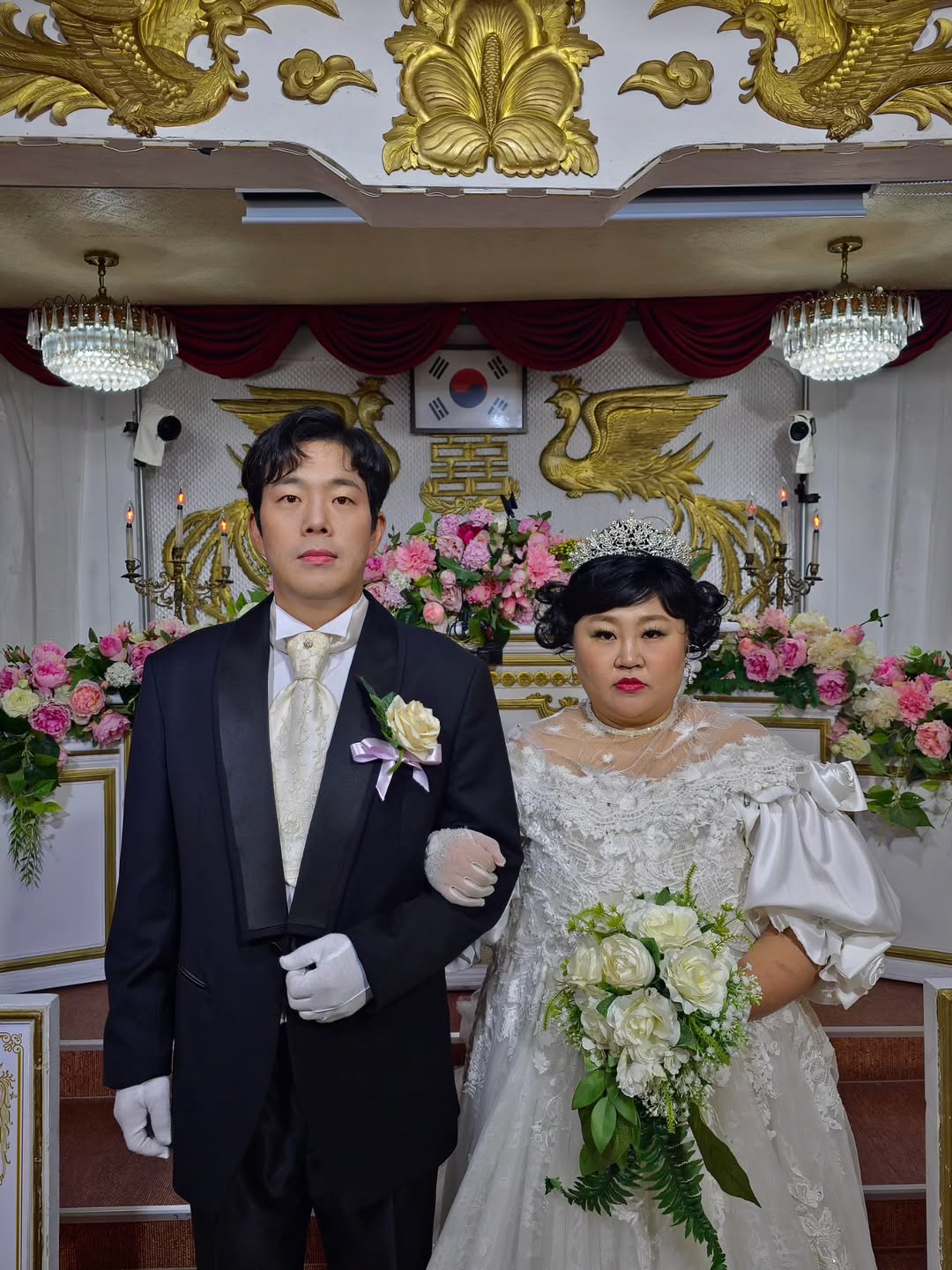 [SCin스타] '22kg 감량' 홍윤화, ♥김민기 손 잡고 리마인드 웨…