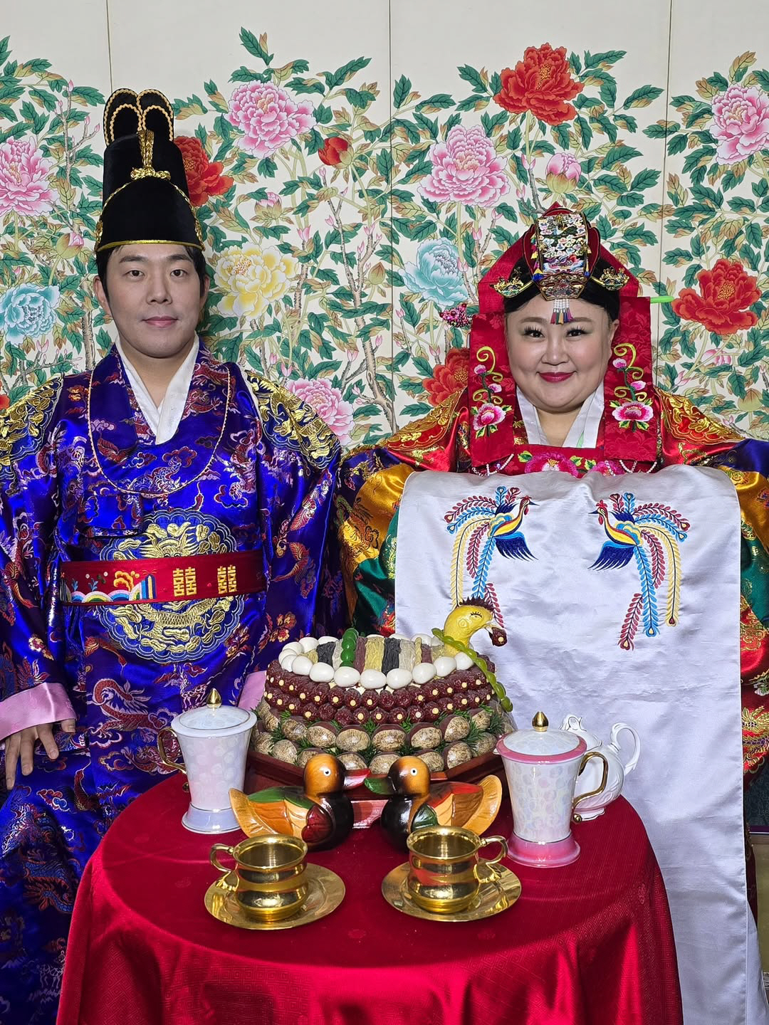 [SCin스타] '22kg 감량' 홍윤화, ♥김민기 손 잡고 리마인드 웨…