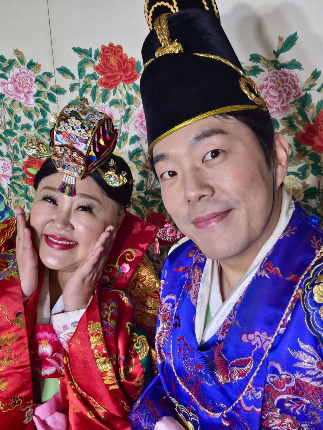 [SCin스타] '22kg 감량' 홍윤화, ♥김민기 손 잡고 리마인드 웨…