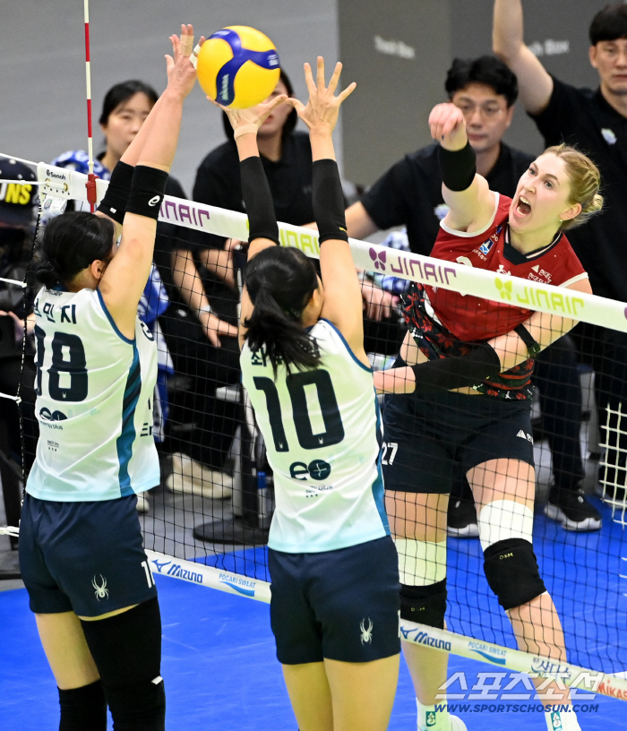 이기면 2위... 5명 뭉친 현대건설이 실바 혼자 버틴 GS칼텍스에 3-0 셧아웃[수원 리뷰]