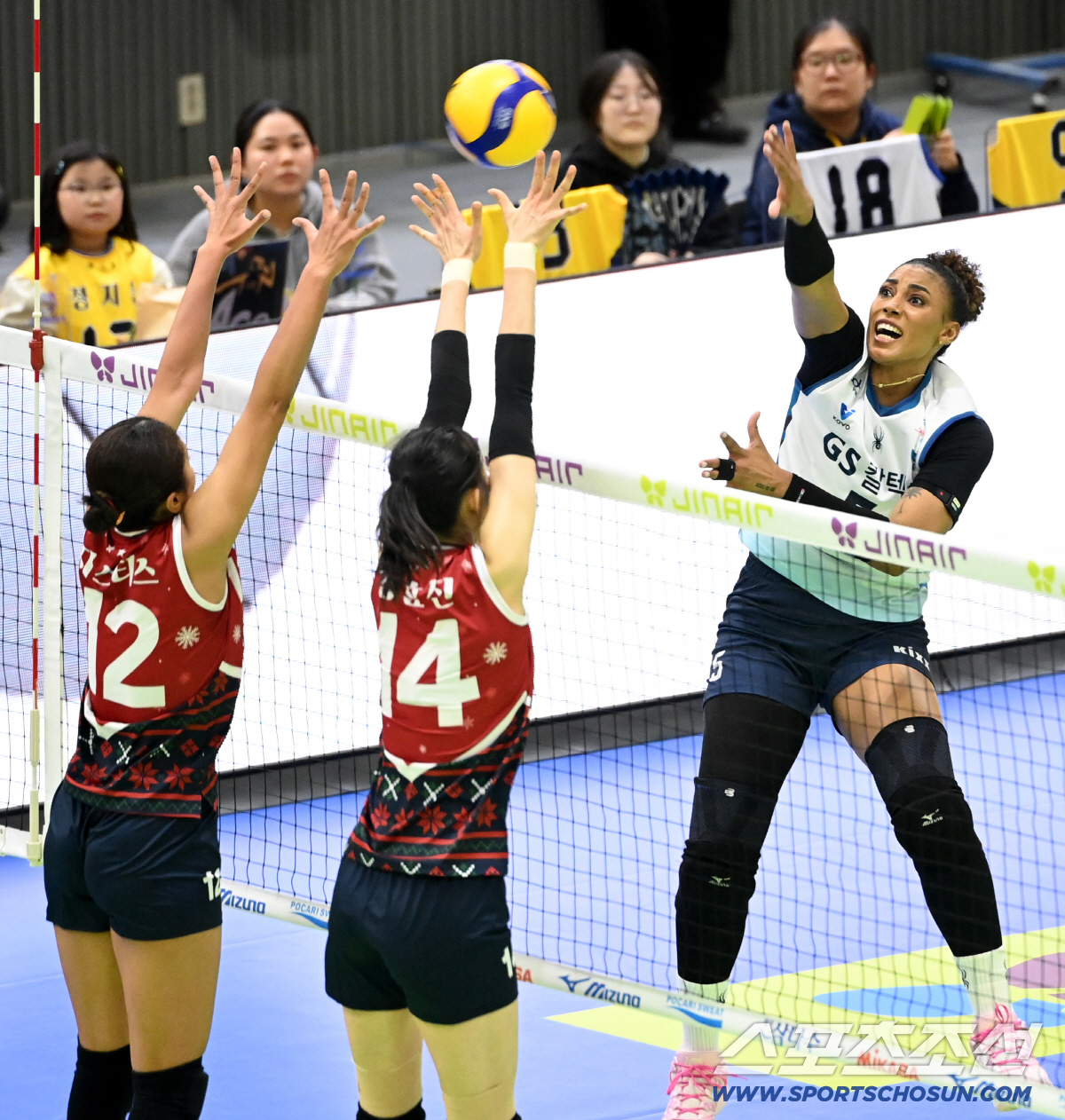 이기면 2위... 5명 뭉친 현대건설이 실바 혼자 버틴 GS칼텍스에 3-…