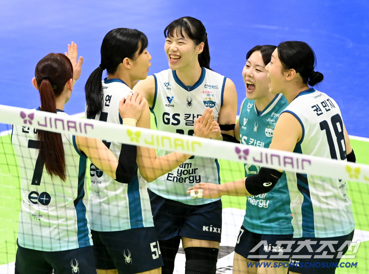 이기면 2위... 5명 뭉친 현대건설이 실바 혼자 버틴 GS칼텍스에 3-…