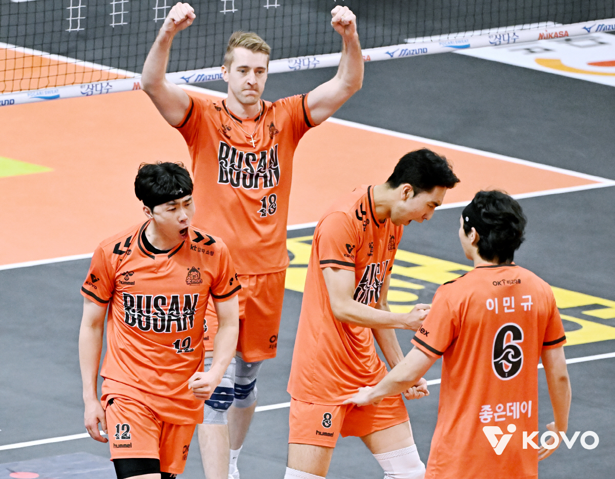 나이 서른에 배구에 눈떴다…배구도사가 바라본 2m1 거포의 눈물겨운 성장…