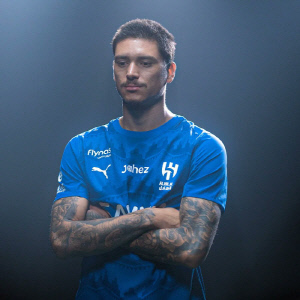 사우디 적응 못 하겠어요! '리버풀 공격수' 4개월만 탈출 감행…900억 썼는데 불만족 