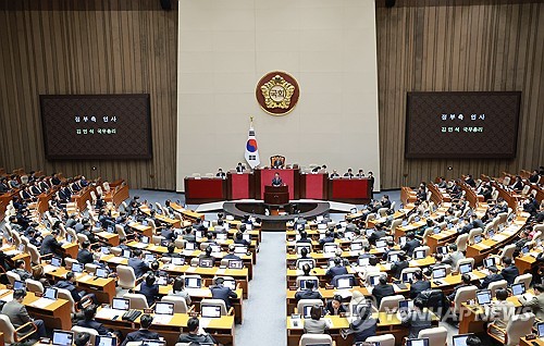 (서울=연합뉴스) 신현우 기자 = 김민석 국무총리가 지난 2일 국회 본회의에서 2026년도 예산안에 대한 수정안이 가결된 뒤 인사말하고 있다. 2025.12.3 nowwego@yna.co.kr