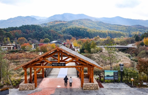 수목원 입구에서 보이는 산세 [사진/임헌정 기자]