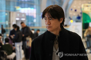 홍명보 축구대표팀 감독, 월드컵 조 추첨식 참석차 출국