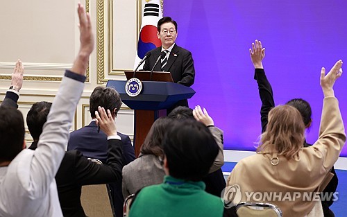 李대통령 "핵잠, 한미회담 가장 큰 성과…中日 중재역할 바람직"(종합)