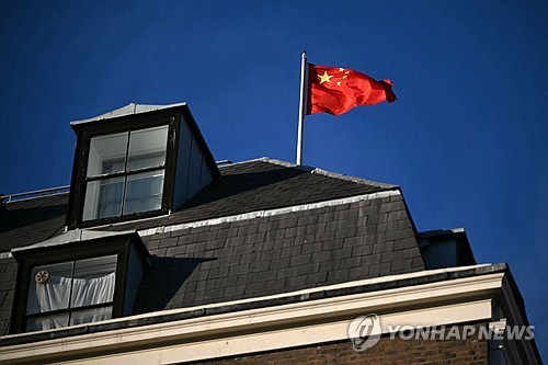 영국, '중국 초대형 대사관' 신축 승인 결정 또 연기…中 반발(종합)