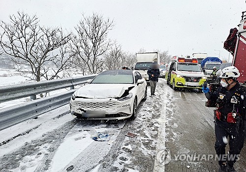 도공 "겨울철 고속도 졸음운전·과속·도로살얼음 주의"