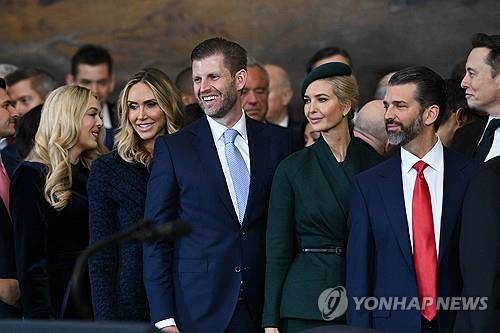 잘 나가던 트럼프 가족 '코인 사업' 휘청(종합)