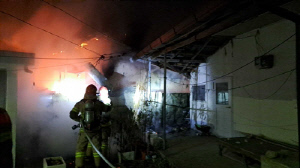 건조한 날씨에 강풍까지…강원소방, 소방차 13대 동해안 배치