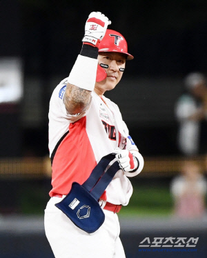 홈런 1위·타율 2위→그런데 공격력 강화했다…'우승 조각' 아직? 시장 문 두드릴까