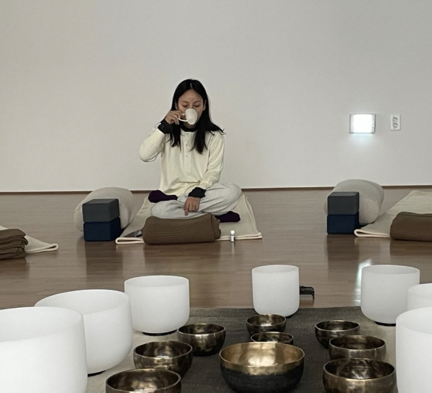 '요가원 원장' 이효리, 직접 가르치는 모습 찍혔다...현장 분위기 '완…