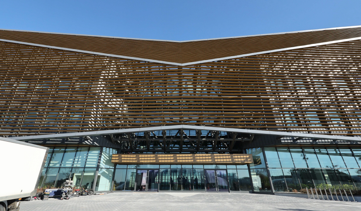 전북 타노스 코치 '인종 차별'→'피해자' 주심도 선 넘었다, 왜 계속 …