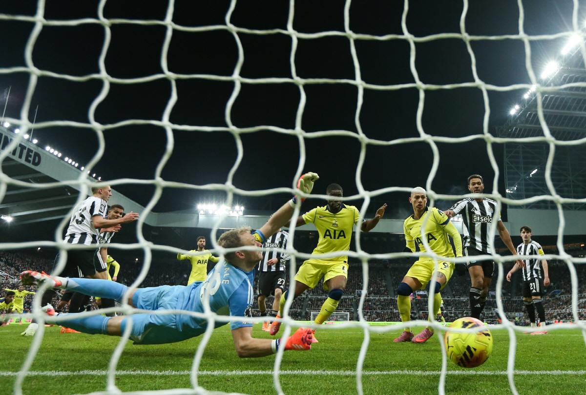 '손케듀오 시절엔 상상도 못한 일' 기묘한 토트넘, '수비수'가 멀티골 …