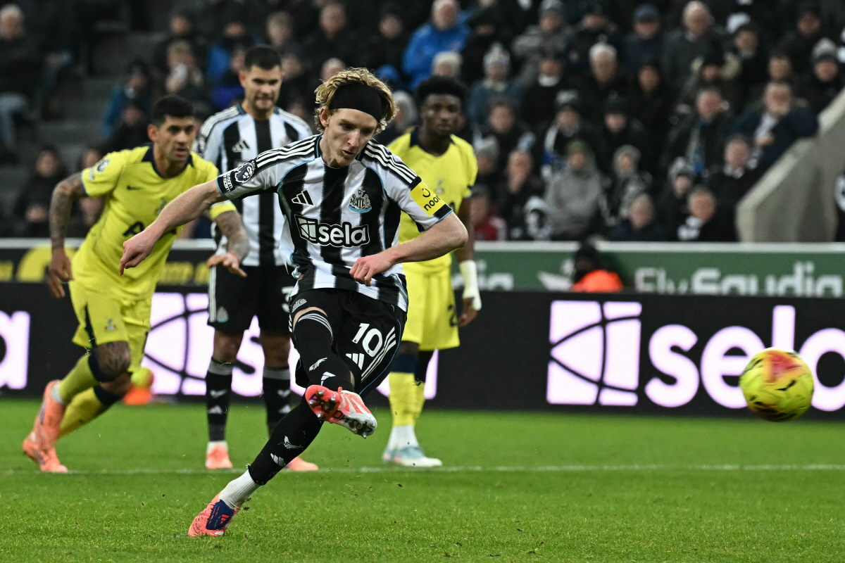 '손케듀오 시절엔 상상도 못한 일' 기묘한 토트넘, '수비수'가 멀티골 …