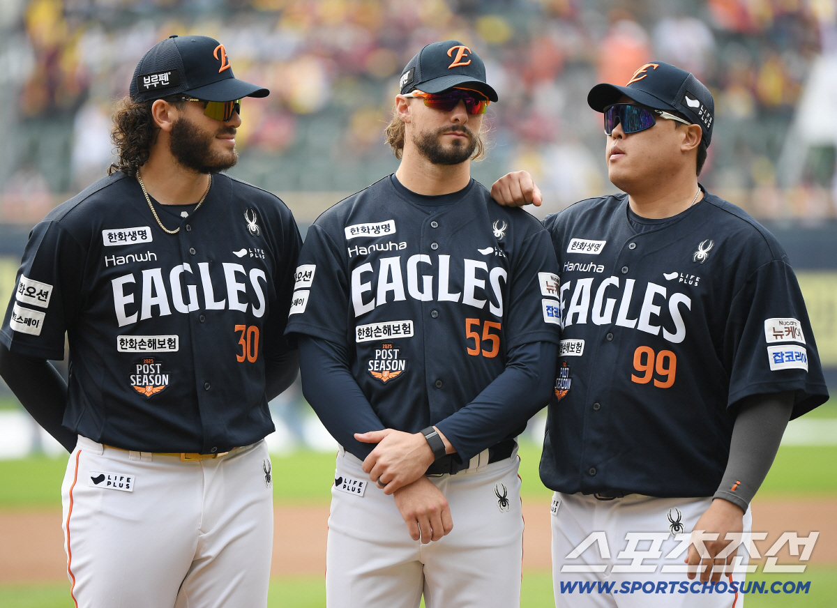 'KBO 사상 최초' 586억 원투펀치 동시 역수출, 한화 이 정도였나