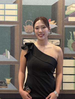 'K-10' 올 블랙 미녀골퍼 최민경, 올리브 매니지먼트에 새 둥지...팜스프링 전지훈련→첫 우승 도전