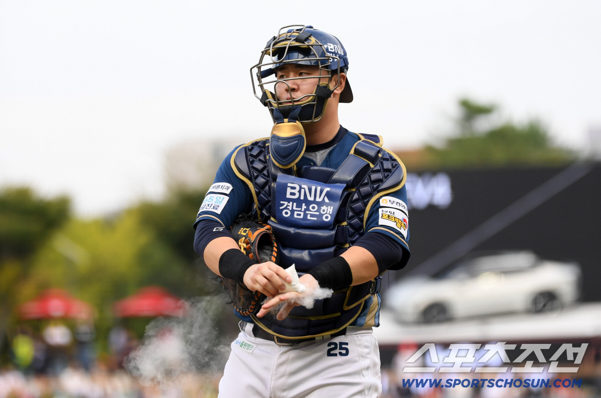 김형준, 조형우 놔두고 37세 최재훈 발탁? 대표팀 포수 구성 대체 왜