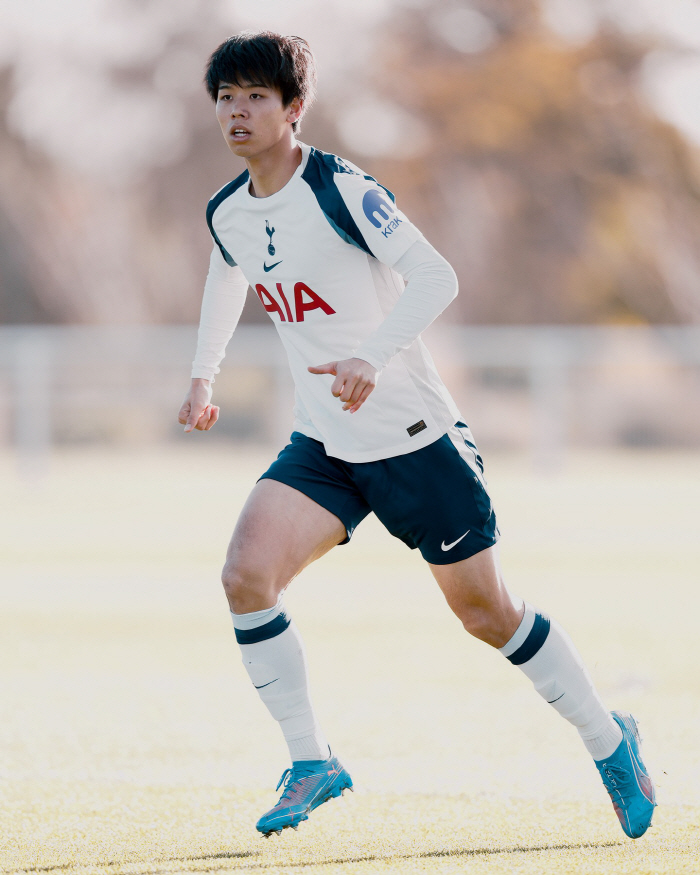 '이럴 수가!' 토트넘 '오피셜' 공식발표, '韓 특급 재능' 양민혁 제치고 먼저 데뷔? 日 유망주 토트넘 유니폼 입었다..."친선 경기 출전"