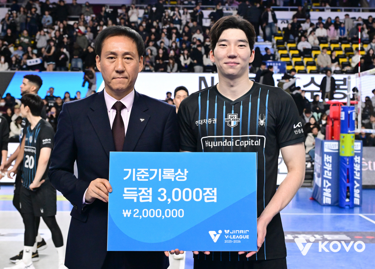 "나도 이제 늙었나?…지금 이 순간을 즐겨라" 셧아웃 완승에 고무된 佛명…