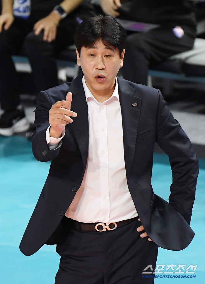 2:0 리드하다 2:3 역전패. 10연승이 충격 역전패로 끊기다니. '1강' 감독은