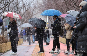 강추위 속 오후 수도권 등 중부 중심 눈…경기 북동부 3∼8㎝