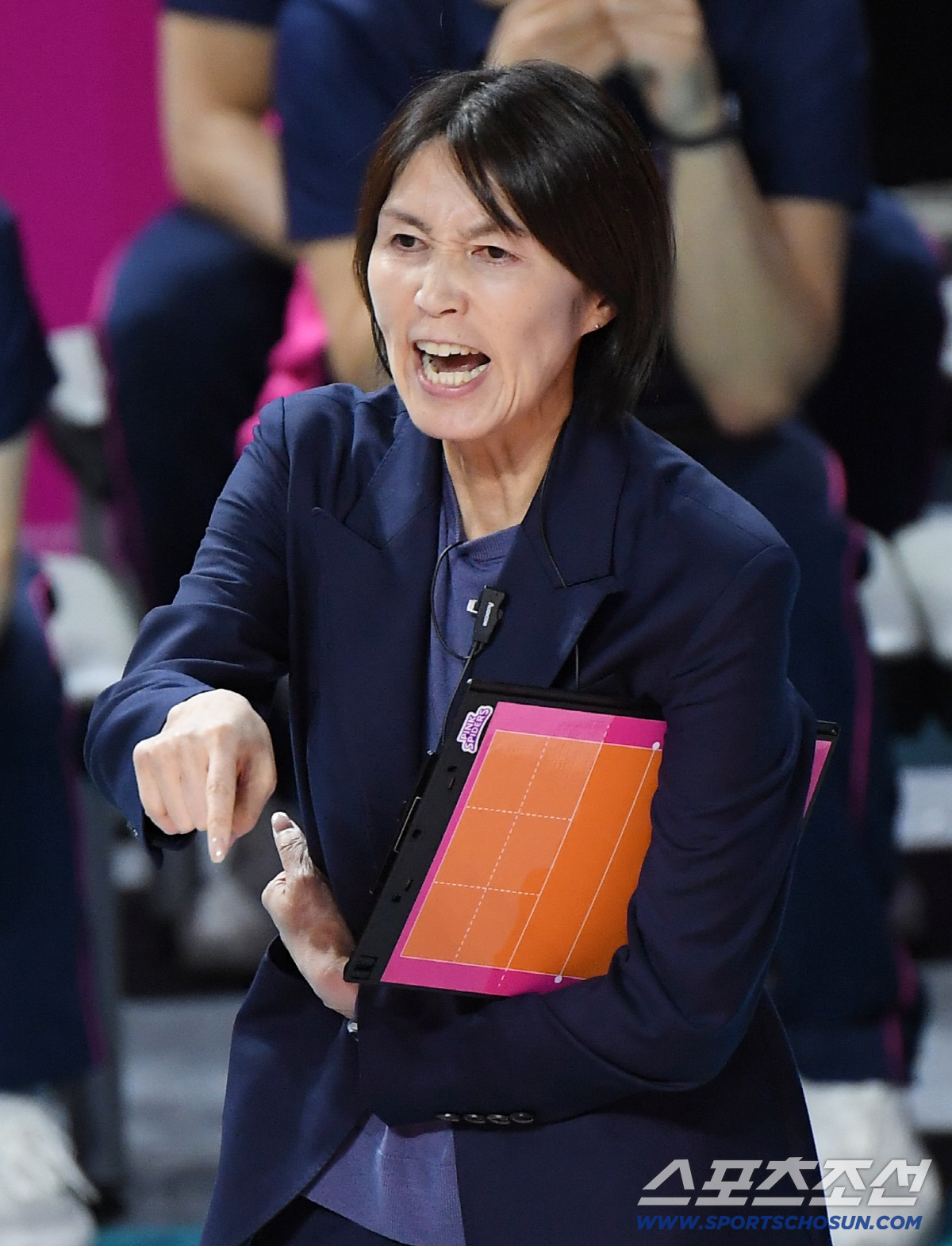 '포기는 없었다' 흥국생명, 0-2 절망 뒤집은 대반란...도공 11연승…