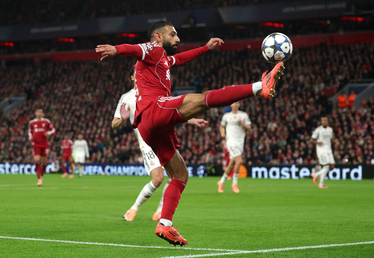 청천벽력 소식! "손흥민처럼 박수칠 때 떠날 걸"→"시장에 내놨다"...…