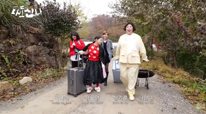 박나래·장도연, '소주병'만 대체 몇개...'만취' 볼빨간 얼굴 속 행복…