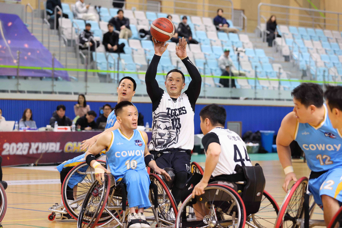 [현장인터뷰]"日 특급" 춘천 타이거즈 '승리 주역' 1승1패 후지모토 …