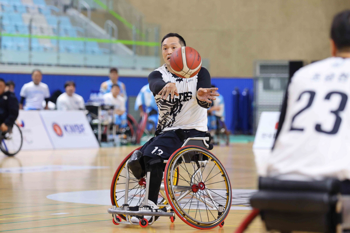 [현장인터뷰]"日 특급" 춘천 타이거즈 '승리 주역' 1승1패 후지모토 …