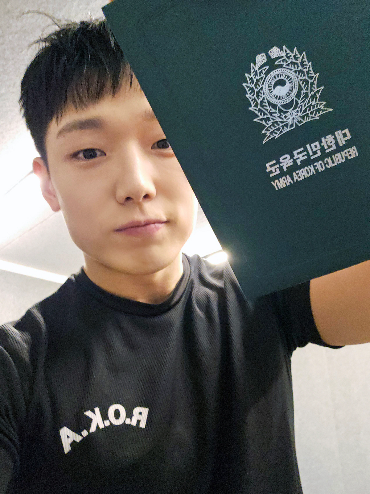 [공식]아이콘 바비, '군백기' 끝냈다…팬들과 아들 곁으로