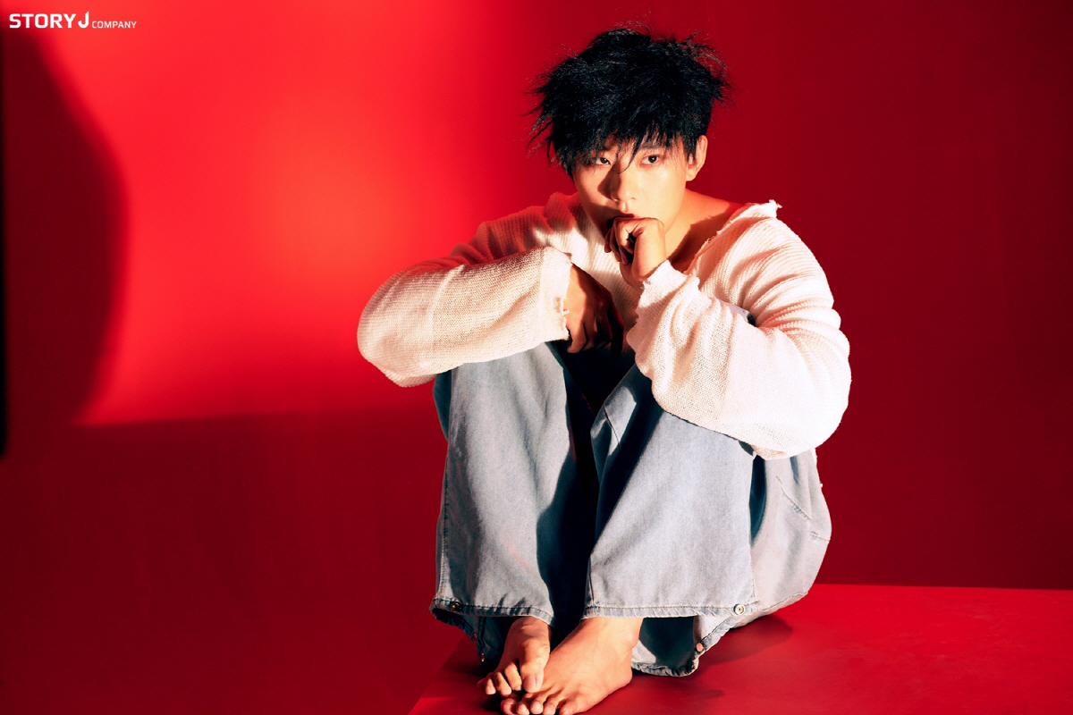 배우 김성철, 뮤지컬 '데스노트' 포스터 비하인드 컷 공개…'3년 만에 …