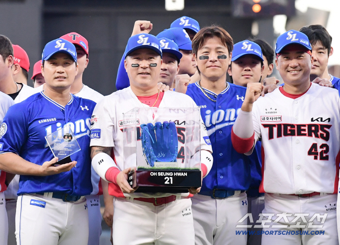 '1+1'보다 '마음'이 먼저 움직였다...페이컷 복귀라니… 불혹의 타격장인, 그의 시선은 '왕조재건'에 있었다